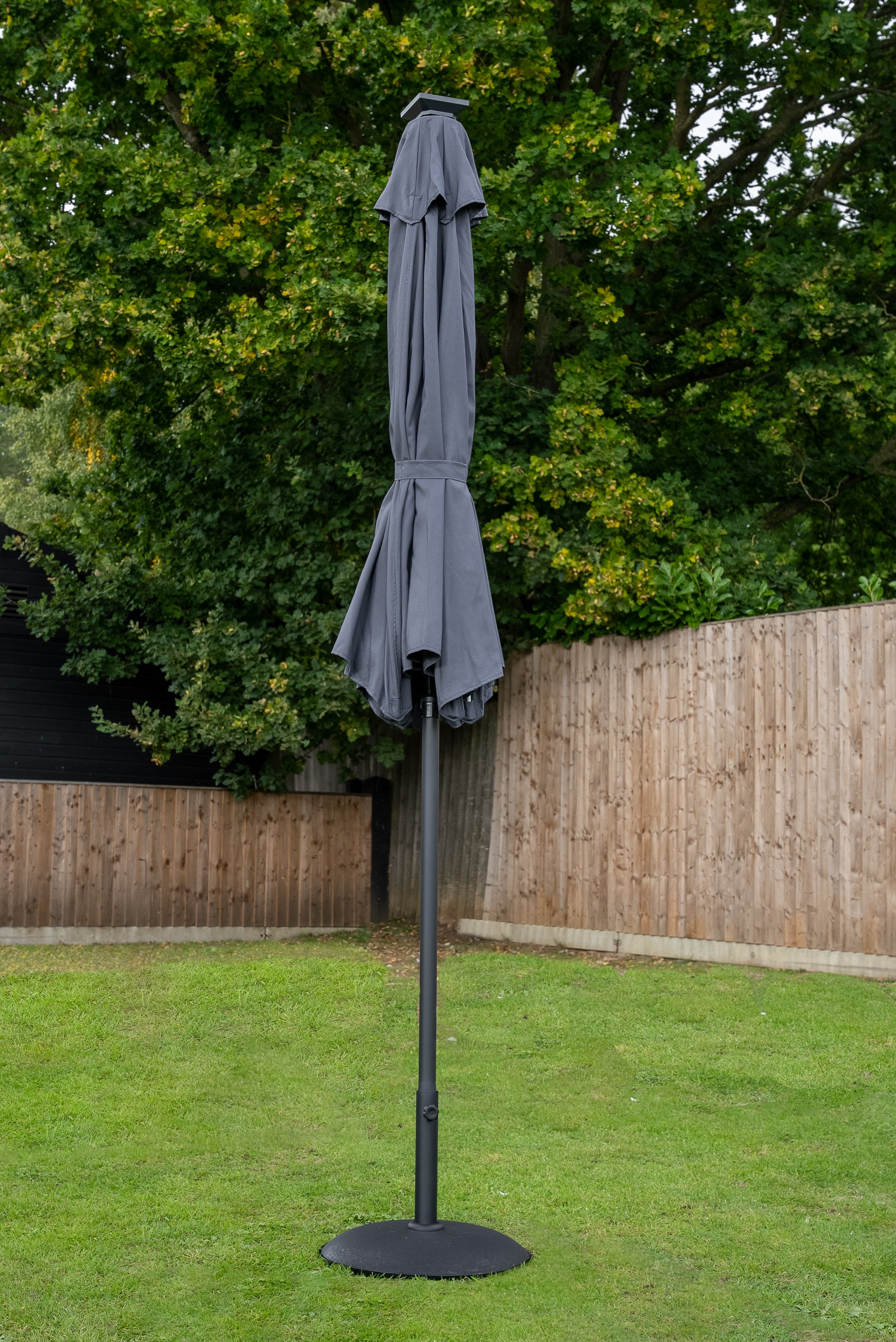 Norfolk Leisure 2.7m LED Garden Parasol