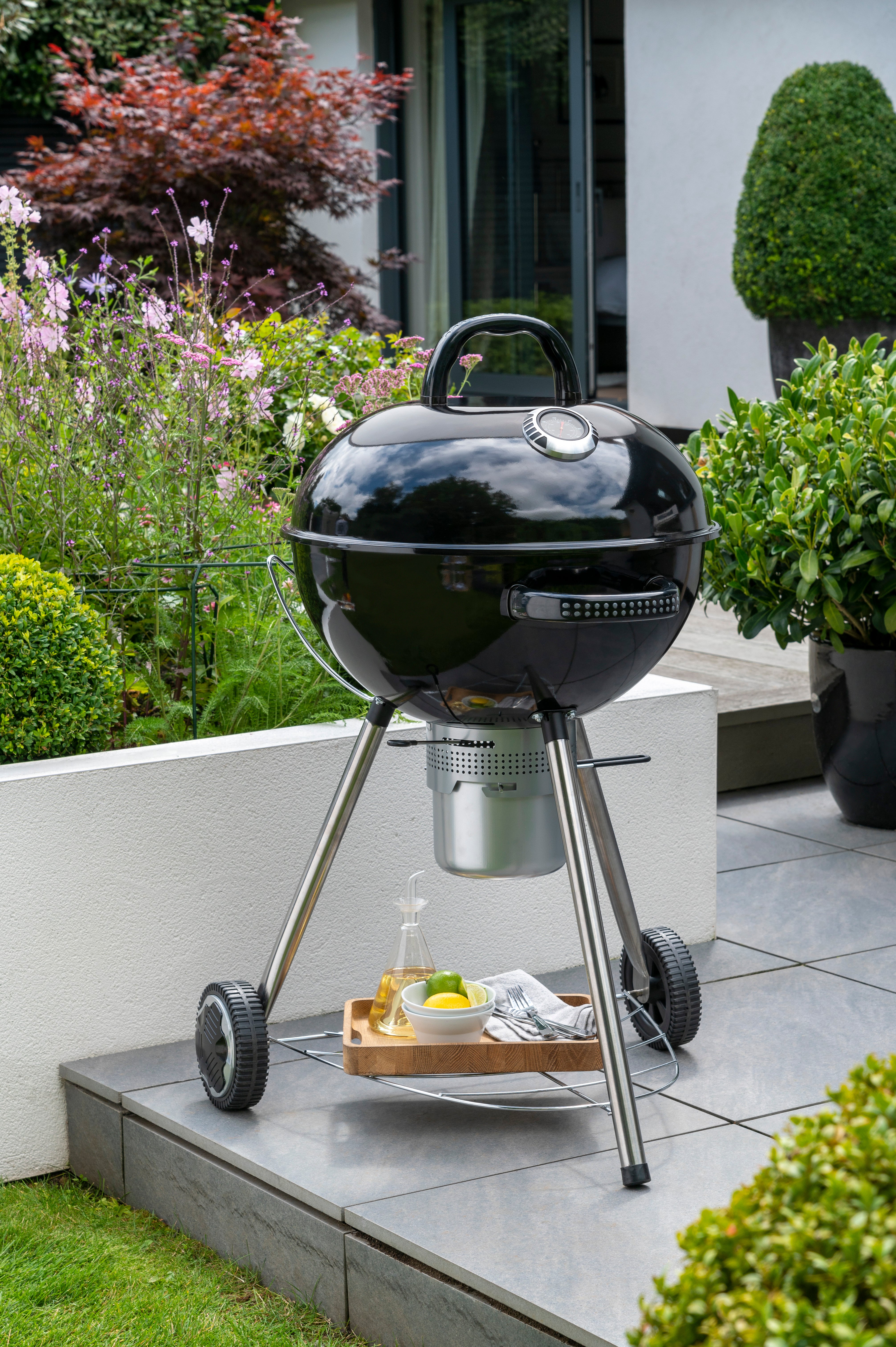 Corus Charcoal BBQ with Kettle Style Lid & Wheels