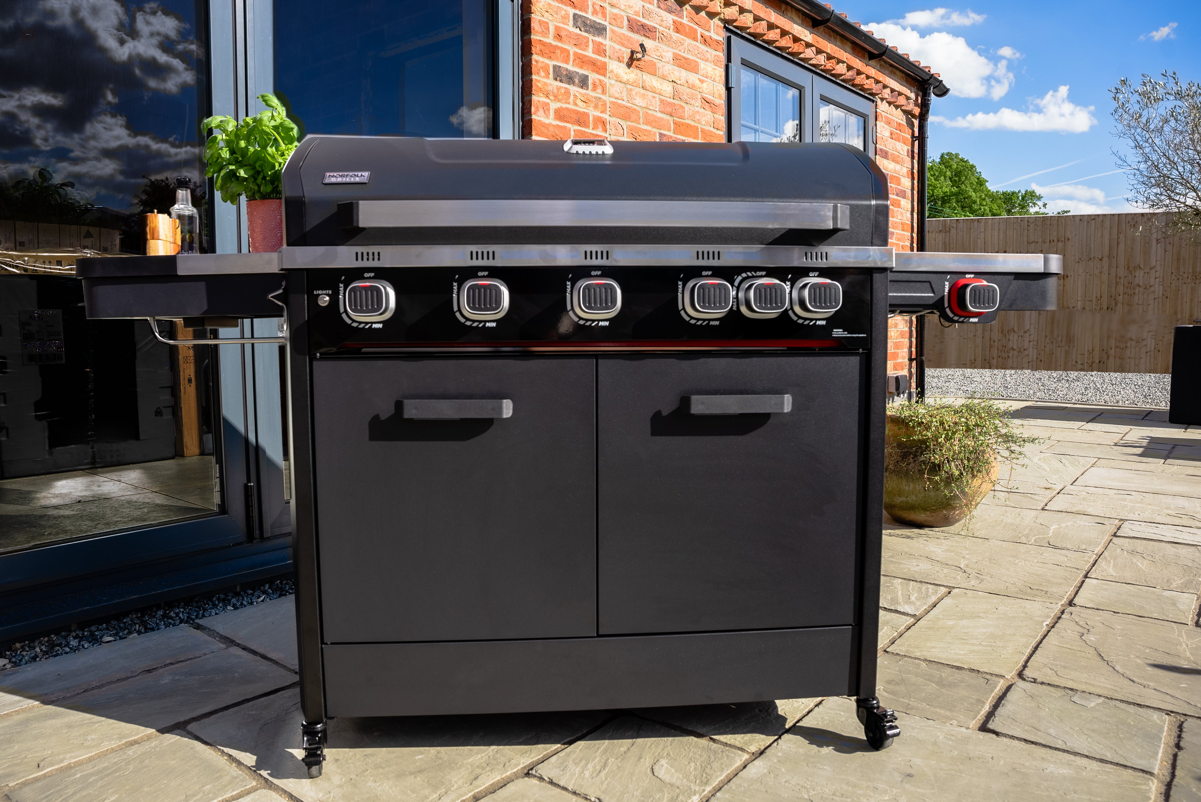 Norfolk Grills Infinity 500 Gas BBQ - 5 Burners with Side Burner