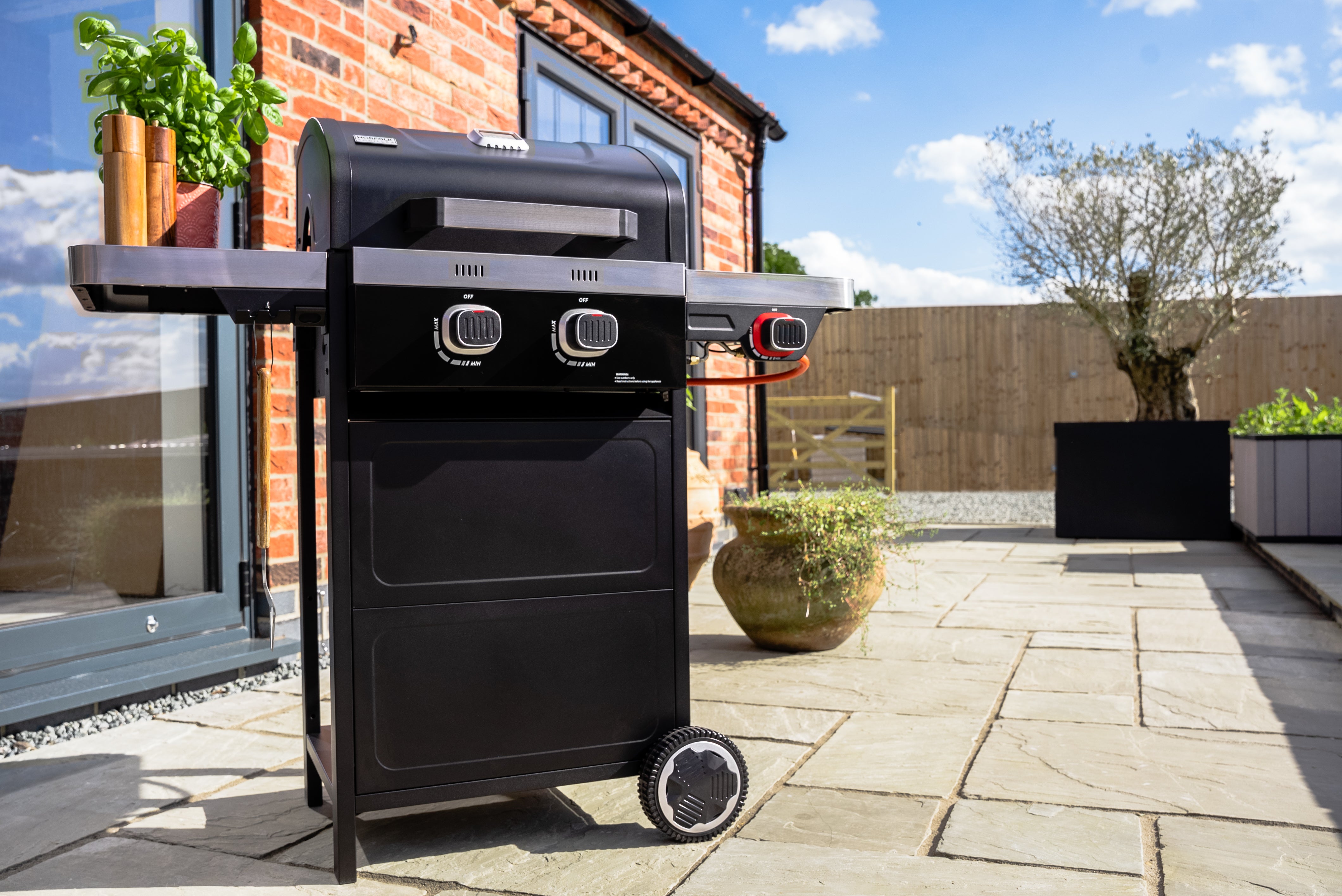 Norfolk Grills VISTA 200 Gas BBQ - 2 Burners with Side Burner