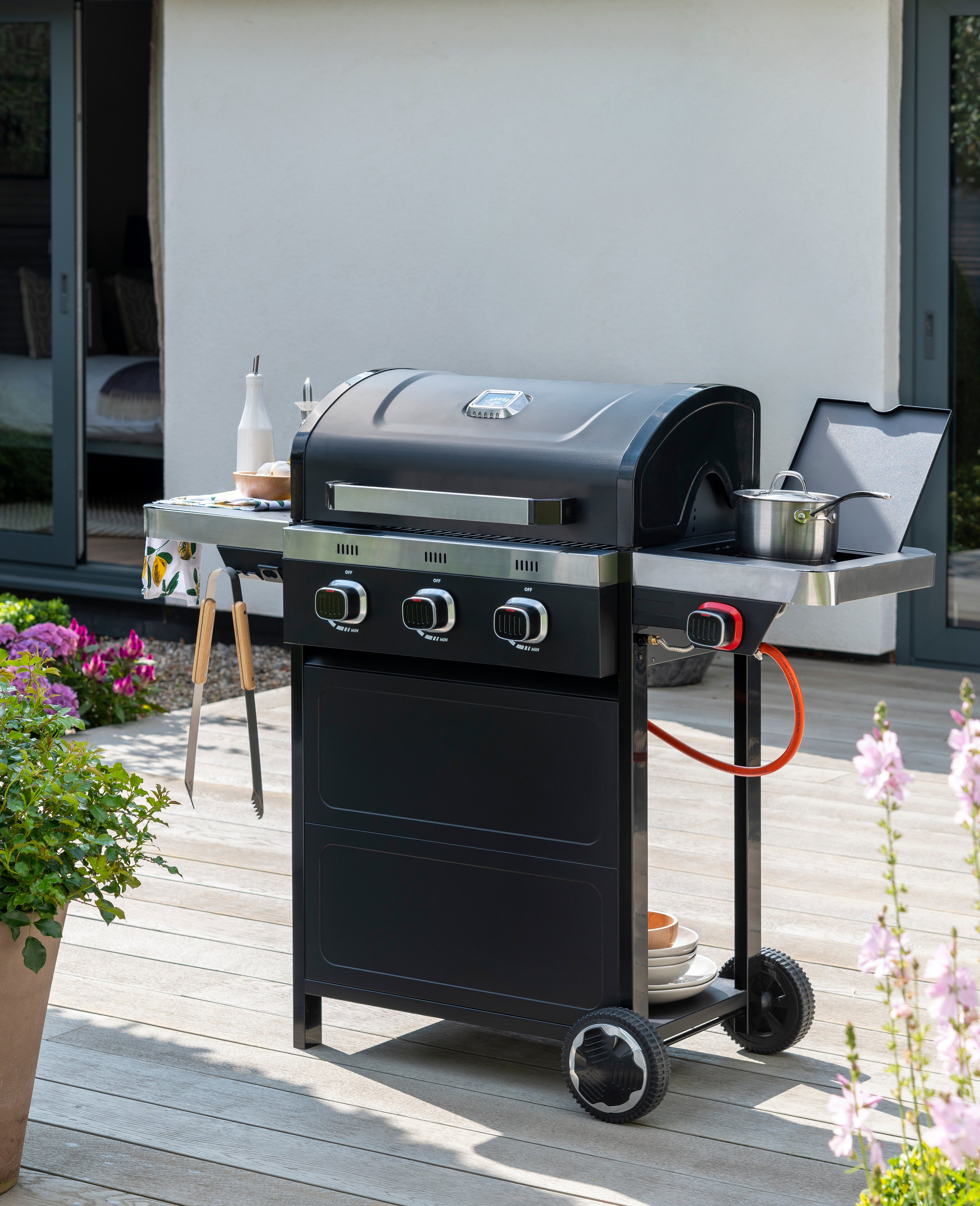 Norfolk Grills VISTA 300 Gas BBQ - 3 Burners with Side Burner