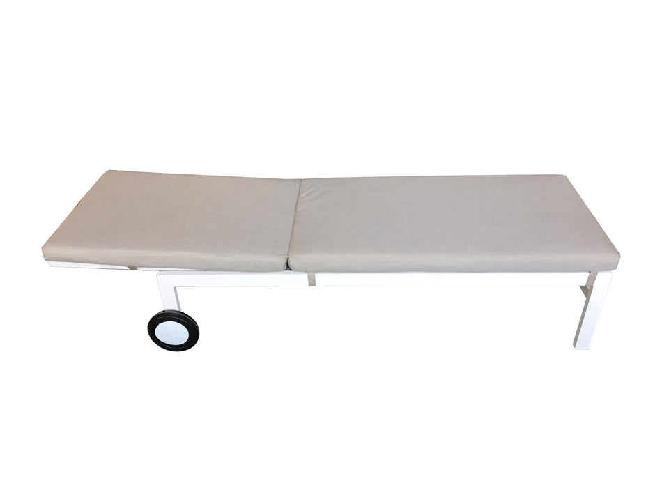 Titchwell Sun Lounger Bed with Wheels - White
