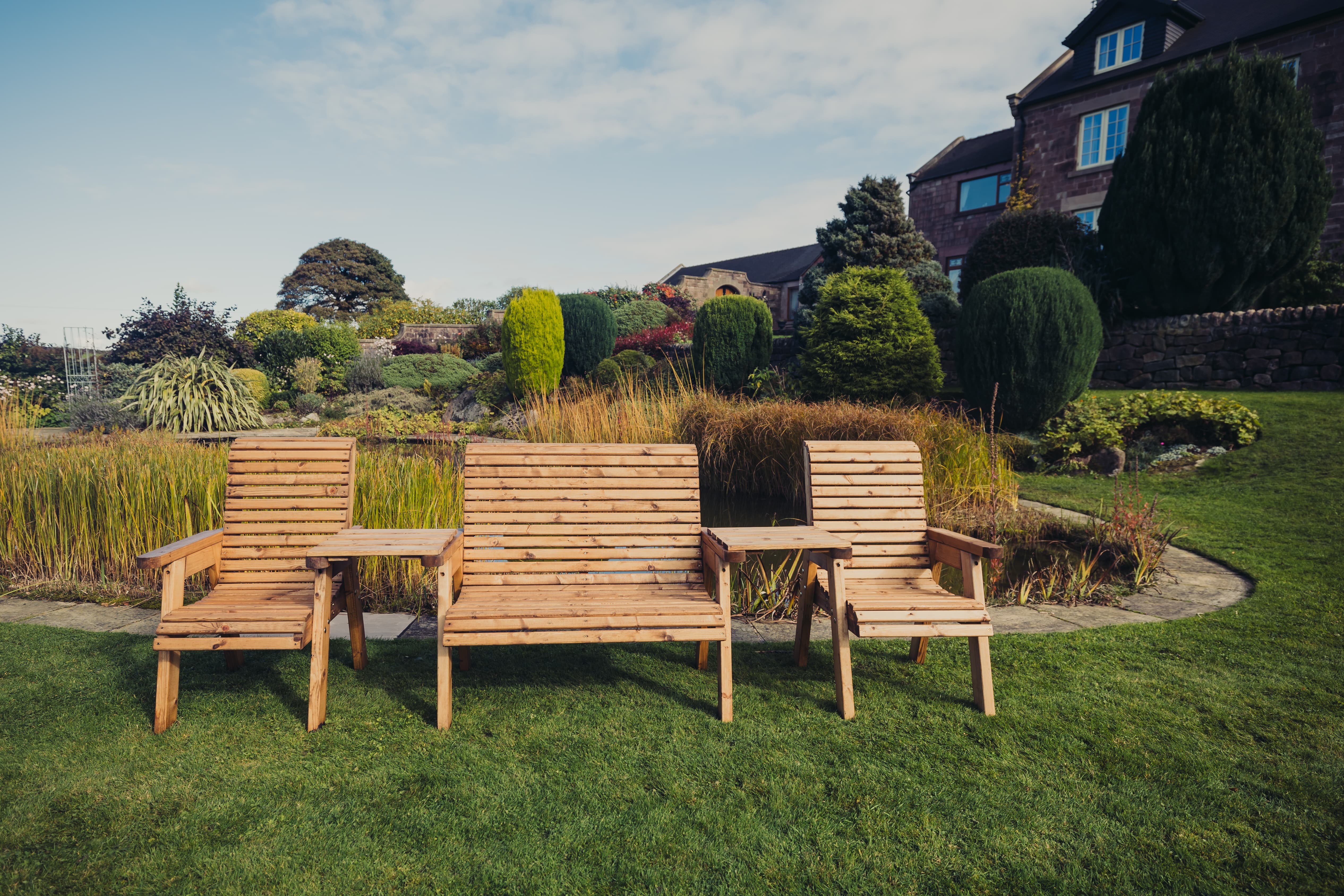 Valley 4 Seat Wooden Love Seat Style Garden Bench & 2 Chairs with Straight Trays